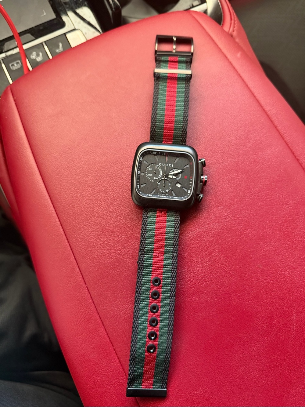 Gucci Mens 42mm Leather Watch YA133206